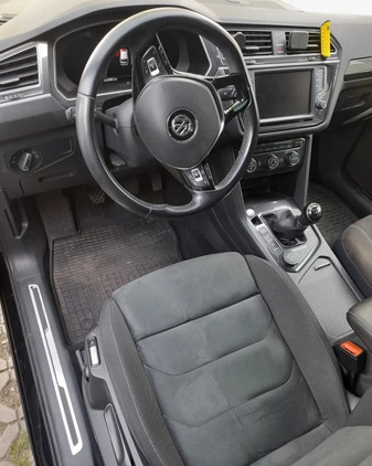 Volkswagen Tiguan cena 92000 przebieg: 105500, rok produkcji 2016 z Pabianice małe 121